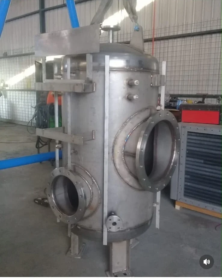 Estanque acumulador de aire de acero inoxidable fabricado bajo código ASME Sección VIII en taller American Chilean Radiators